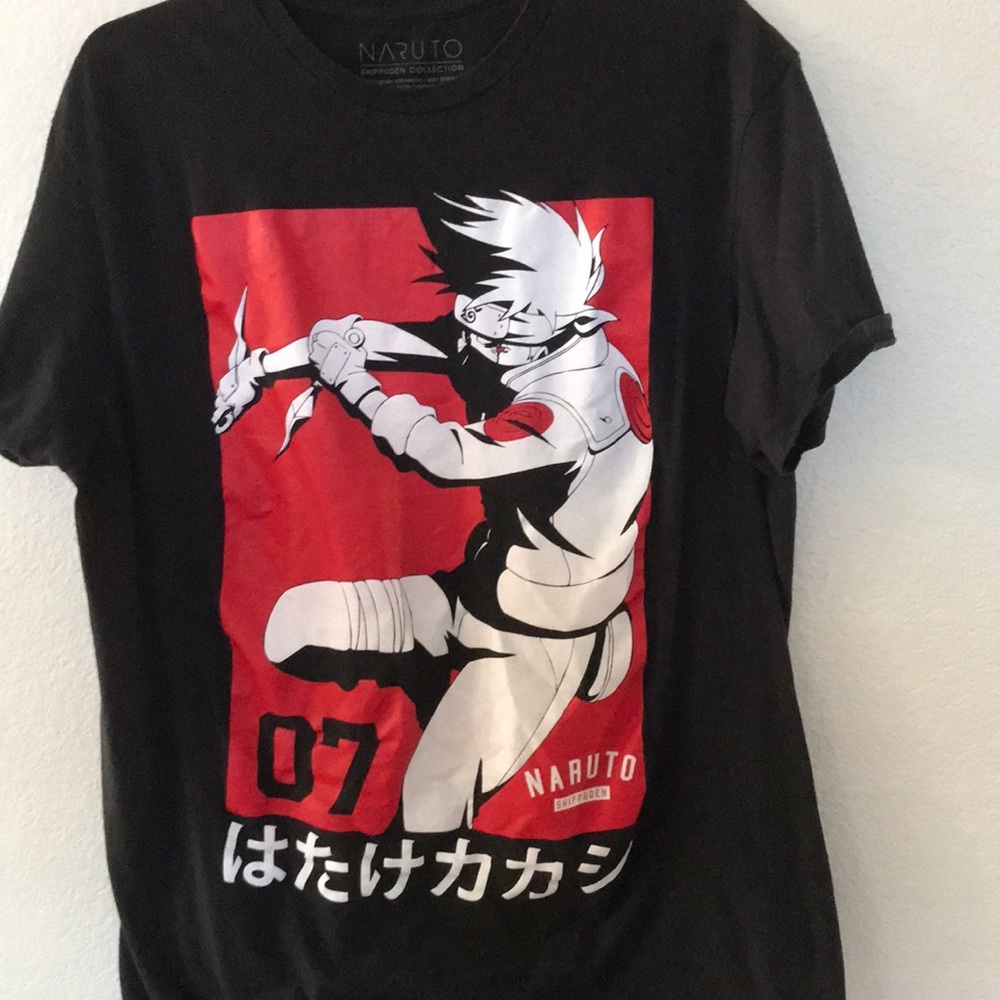 2007 Naruto red and black tee